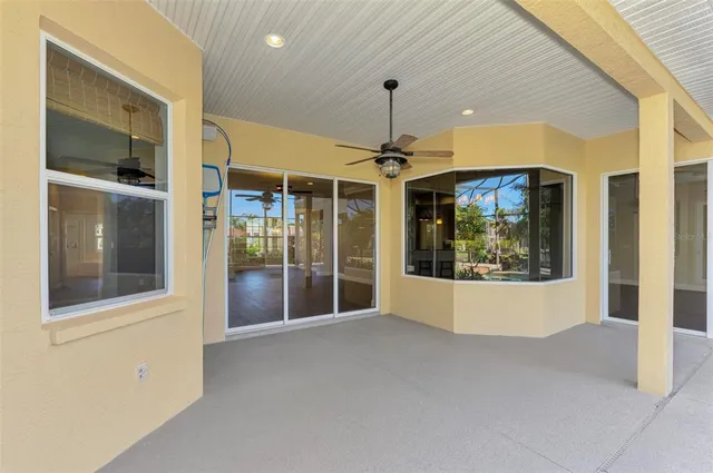 $939,000 | 6610 Coopers Hawk Court, Lakewood Ranch, FL 34202
