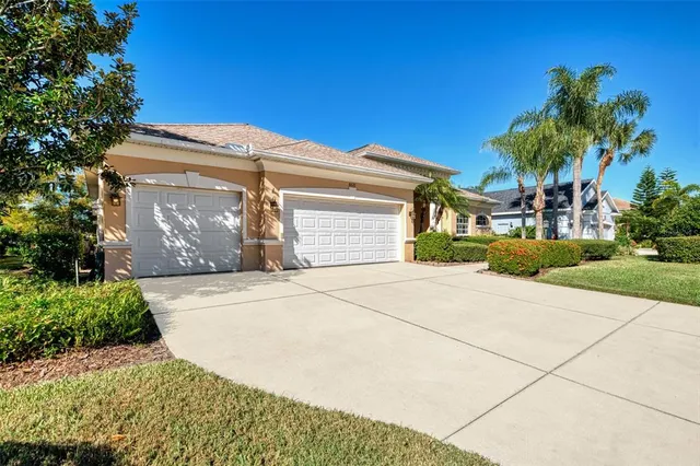 $939,000 | 6610 Coopers Hawk Court, Lakewood Ranch, FL 34202