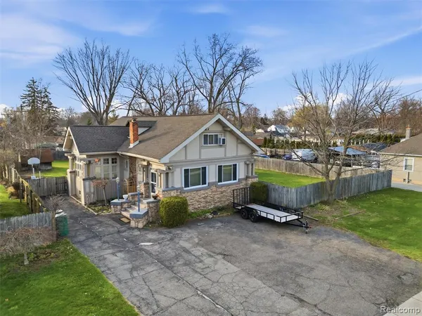 $289,900 | 34327 Jefferson Avenue, Harrison Township, MI 48045