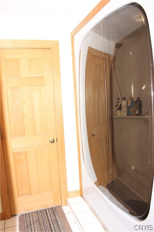 5503 Northrup Road Smithfield, NY 13408 - Photo 17 of 28 Jack and Jill Bath shower