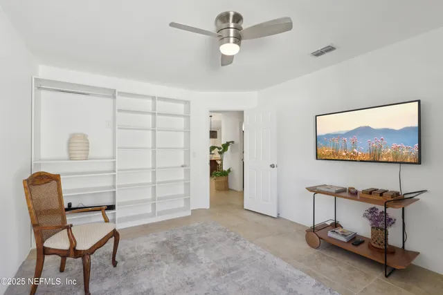 a view of a livingroom with furniture and a ceiling fan
