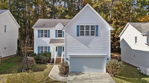 a view of a house with backyard