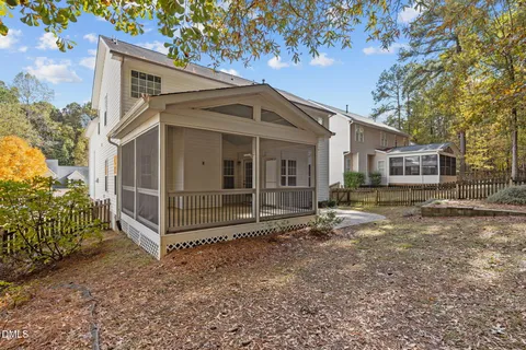 a view of a house with backyard and trees