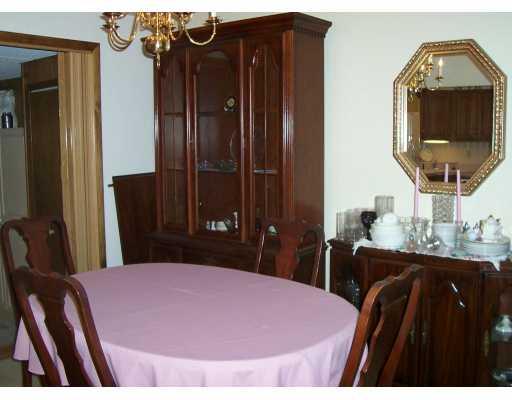 24 Carlsbad Road Plum, PA 15239 - Photo 4 of 8 Dining Room.