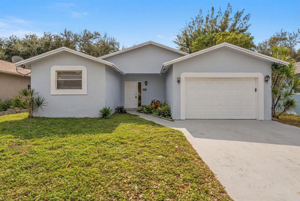 a view of a house with a yard
