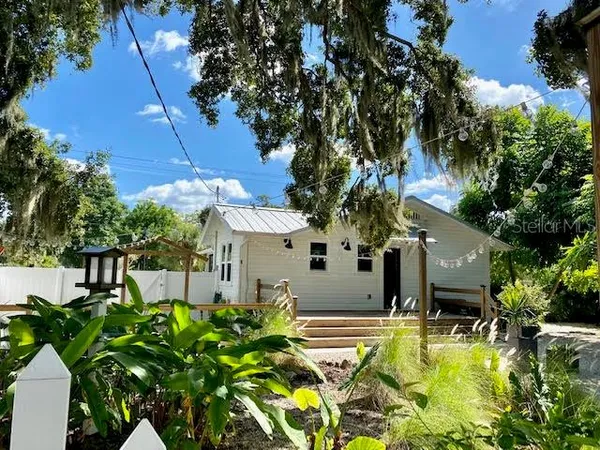$2,900 | 3611 Bradenton Road, Sarasota, FL 34234