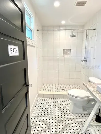 $2,900 | 3611 Bradenton Road, Sarasota, FL 34234