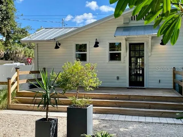 $2,900 | 3611 Bradenton Road, Sarasota, FL 34234