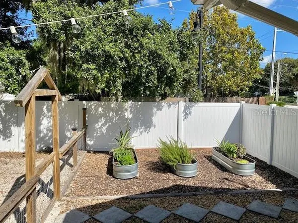 $2,900 | 3611 Bradenton Road, Sarasota, FL 34234