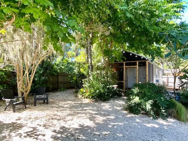 $2,900 | 3611 Bradenton Road, Sarasota, FL 34234