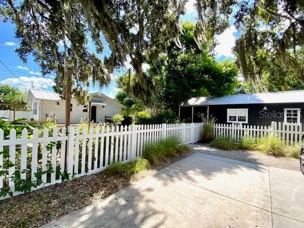 $2,900 | 3611 Bradenton Road, Sarasota, FL 34234