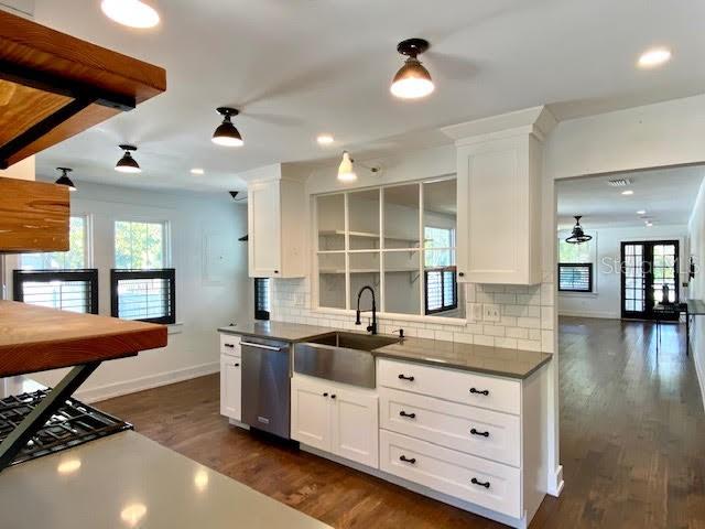 3611 Bradenton Road Sarasota, FL 34234 - Photo 6 of 40