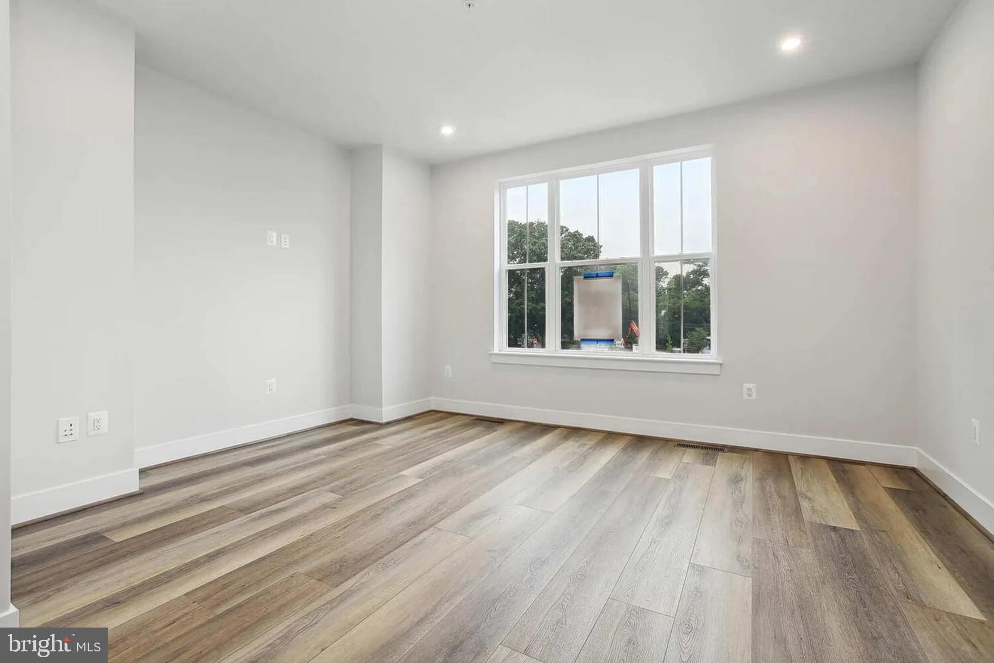 466 Altezza Drive Washington, DC 20017 - Photo 9 of 24 Living Room