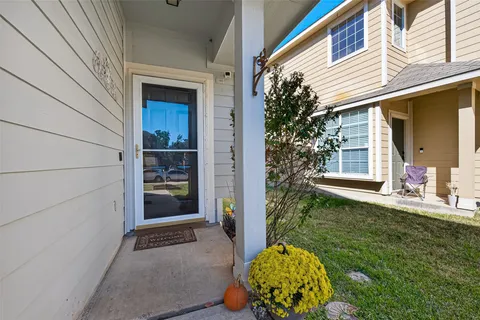 a view of entryway with livingroom and furniture