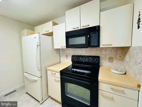 $2,500 | 550 Central Avenue, Linwood, NJ 08221