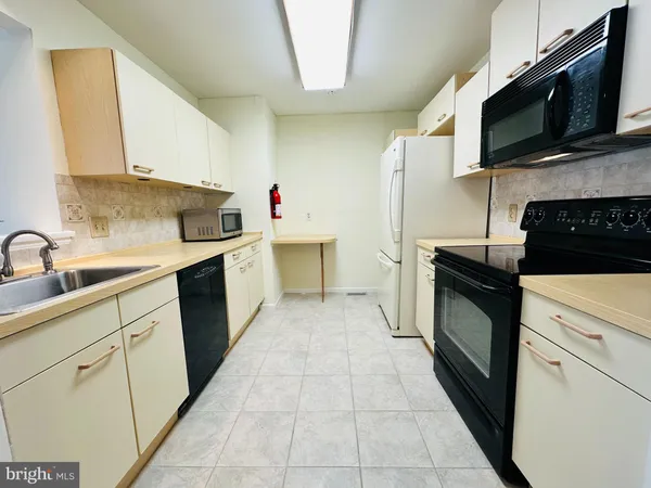 $2,500 | 550 Central Avenue, Linwood, NJ 08221