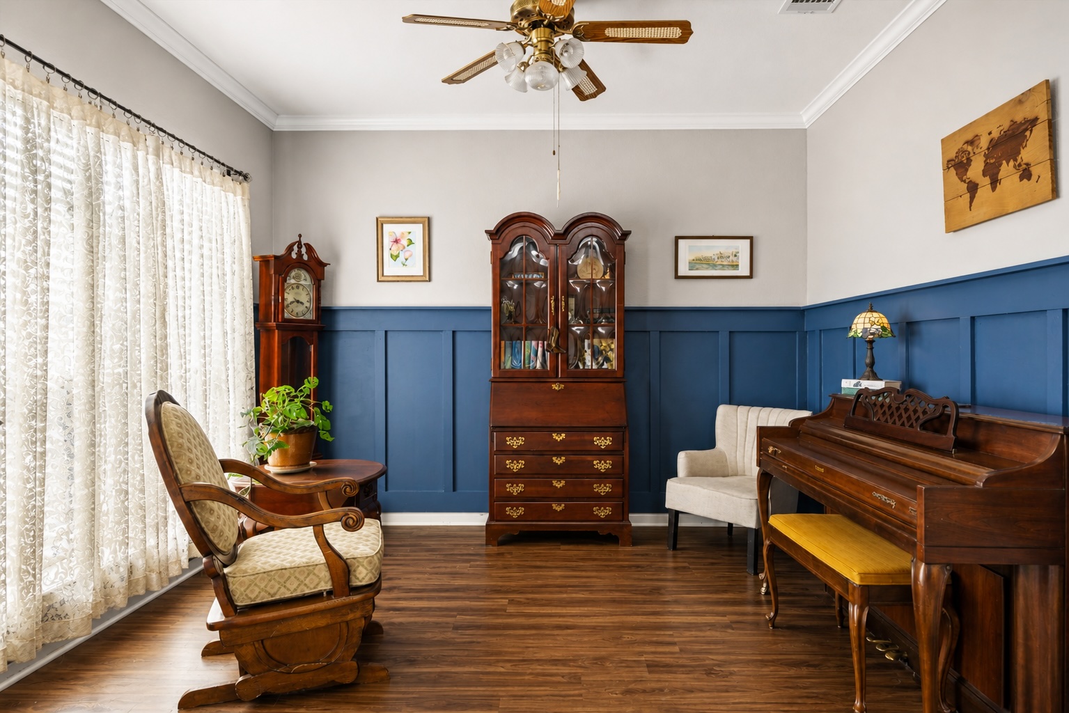 122 Summers Green Georgetown, TX 78633 - Photo 2 of 31 a living room with furniture and wooden floor