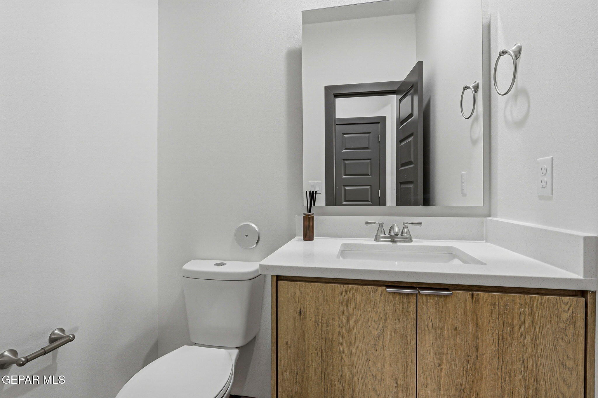 8417 Phil Place Vinton, TX 79821 - Photo 6 of 30 large-019c34f0-44bf-7364-882b-691f9f7a65