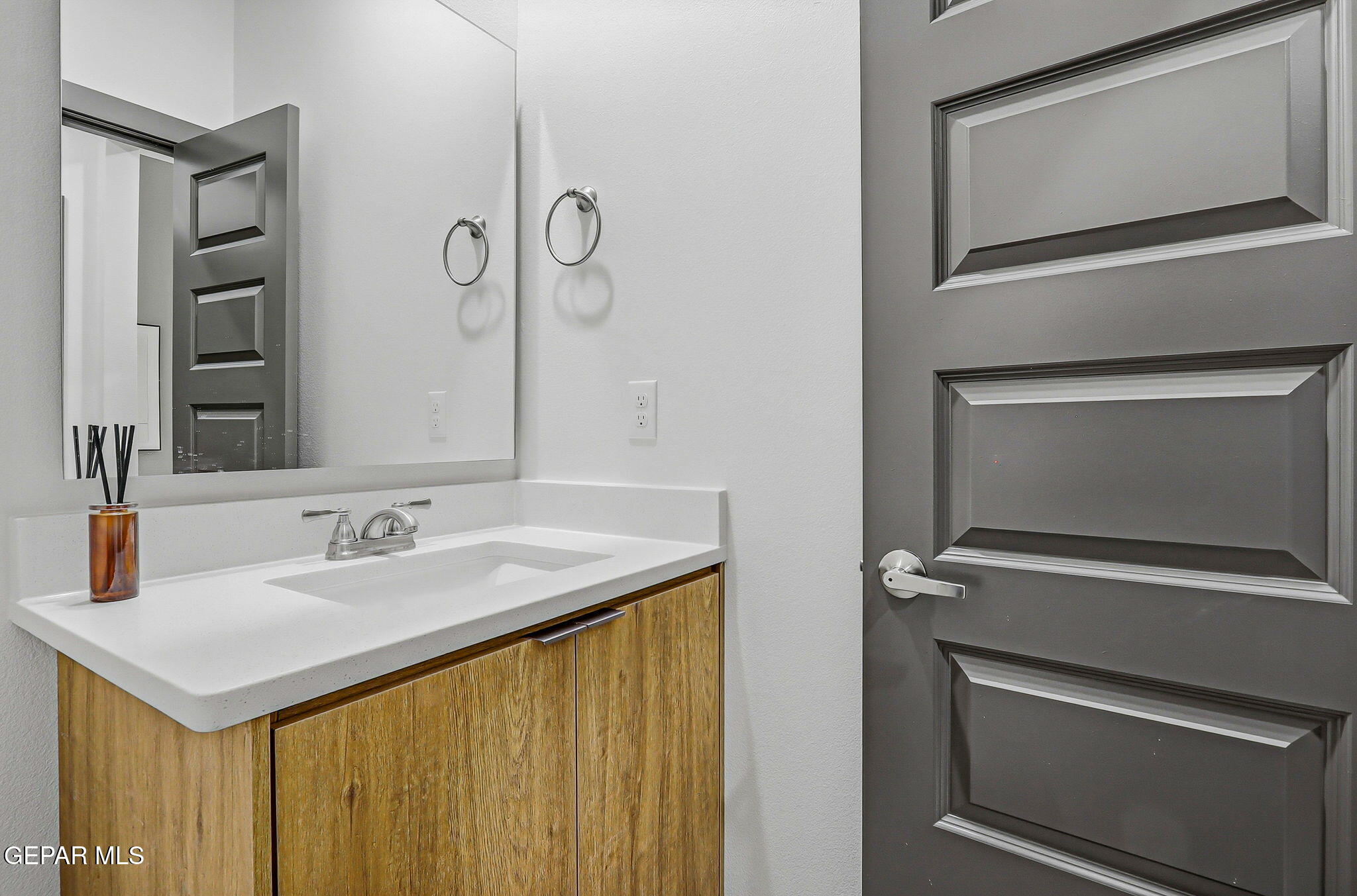 8417 Phil Place Vinton, TX 79821 - Photo 7 of 30 large-019c34f0-44ff-73ec-96e4-ce83fe31c4