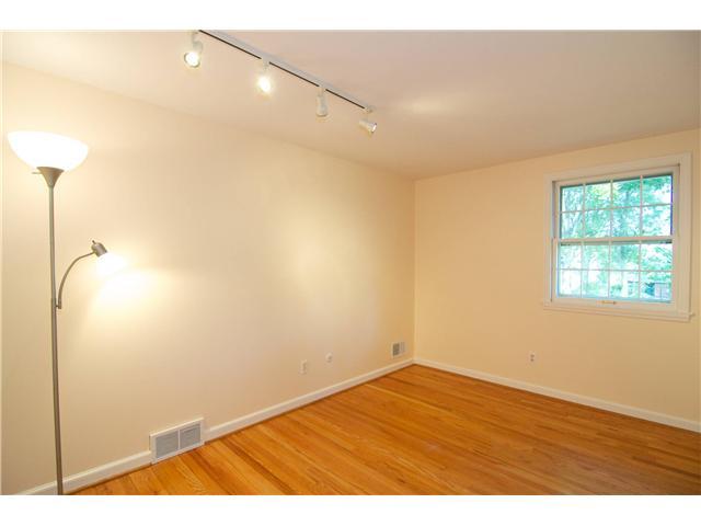 2726 Henthorn Road Columbus, OH 43221 - Photo 17 of 25