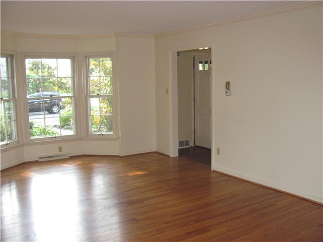 2726 Henthorn Road Columbus, OH 43221 - Photo 4 of 25