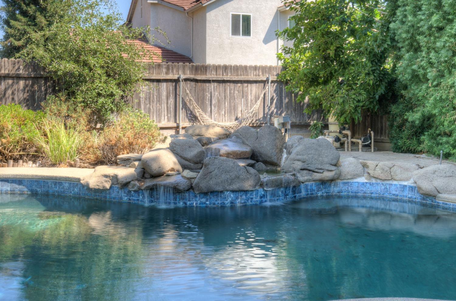 695 West Polson Avenue Clovis, CA 93612 - Photo 22 of 27 a view of a house with a yard