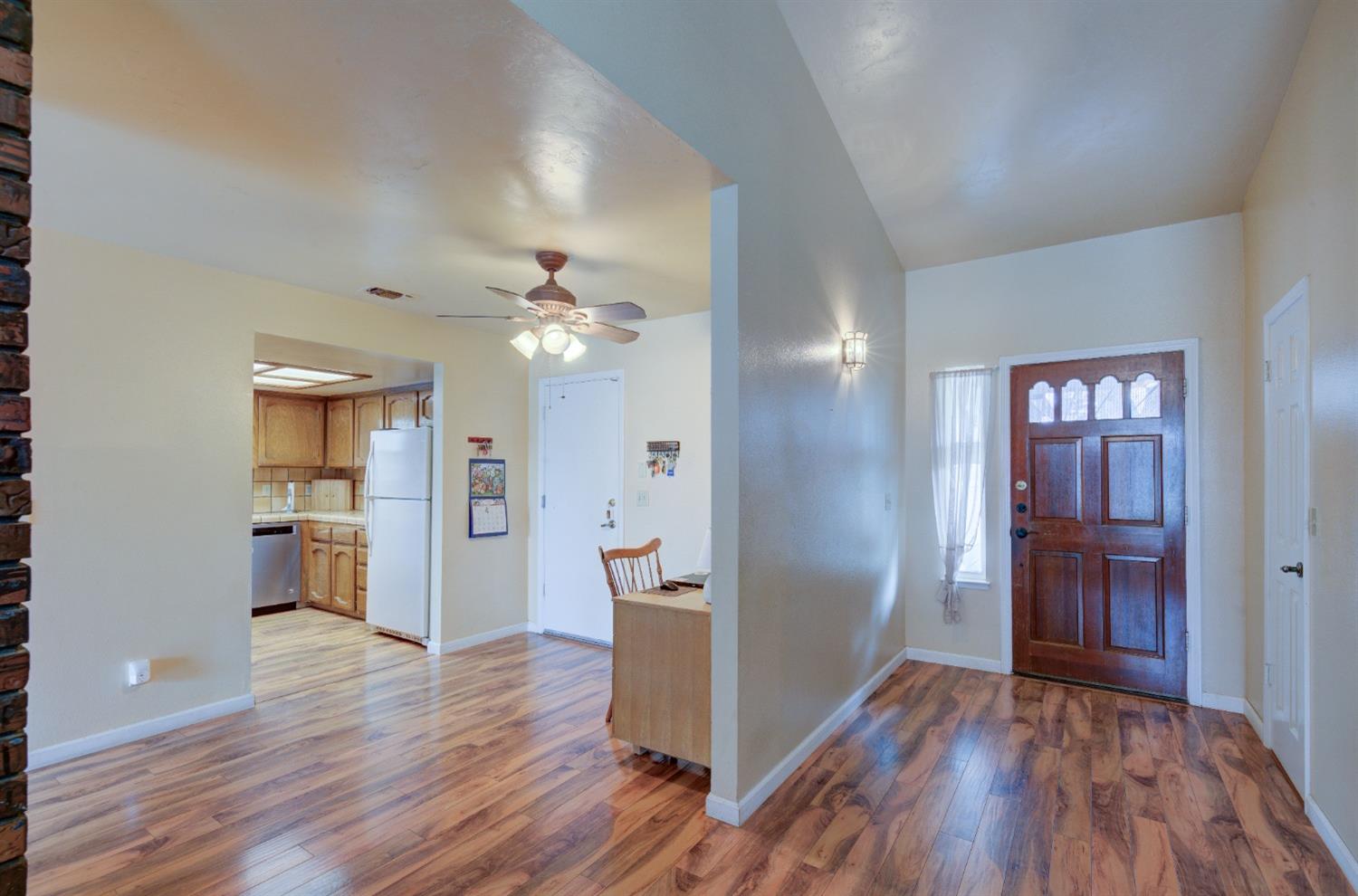 695 West Polson Avenue Clovis, CA 93612 - Photo 7 of 27 a view of a hallway with wooden floor and workspace