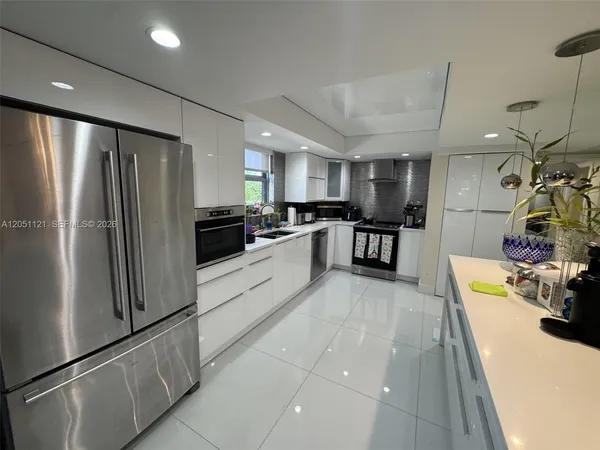 $625,000 | 1912 South Ocean Drive, Unit 2C, Hallandale Beach, FL 33009