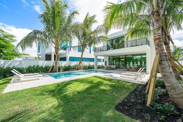 $3,745,000 | 721 Lake Avenue North, Delray Beach, FL 33483