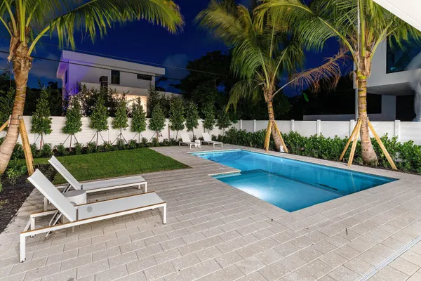 $3,745,000 | 721 Lake Avenue North, Delray Beach, FL 33483