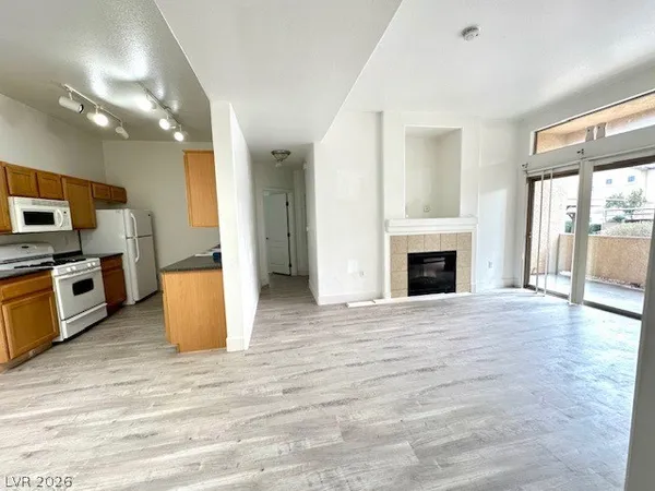 $1,695 | 8985 South Durango Drive, Unit 1022, Las Vegas, NV 89113