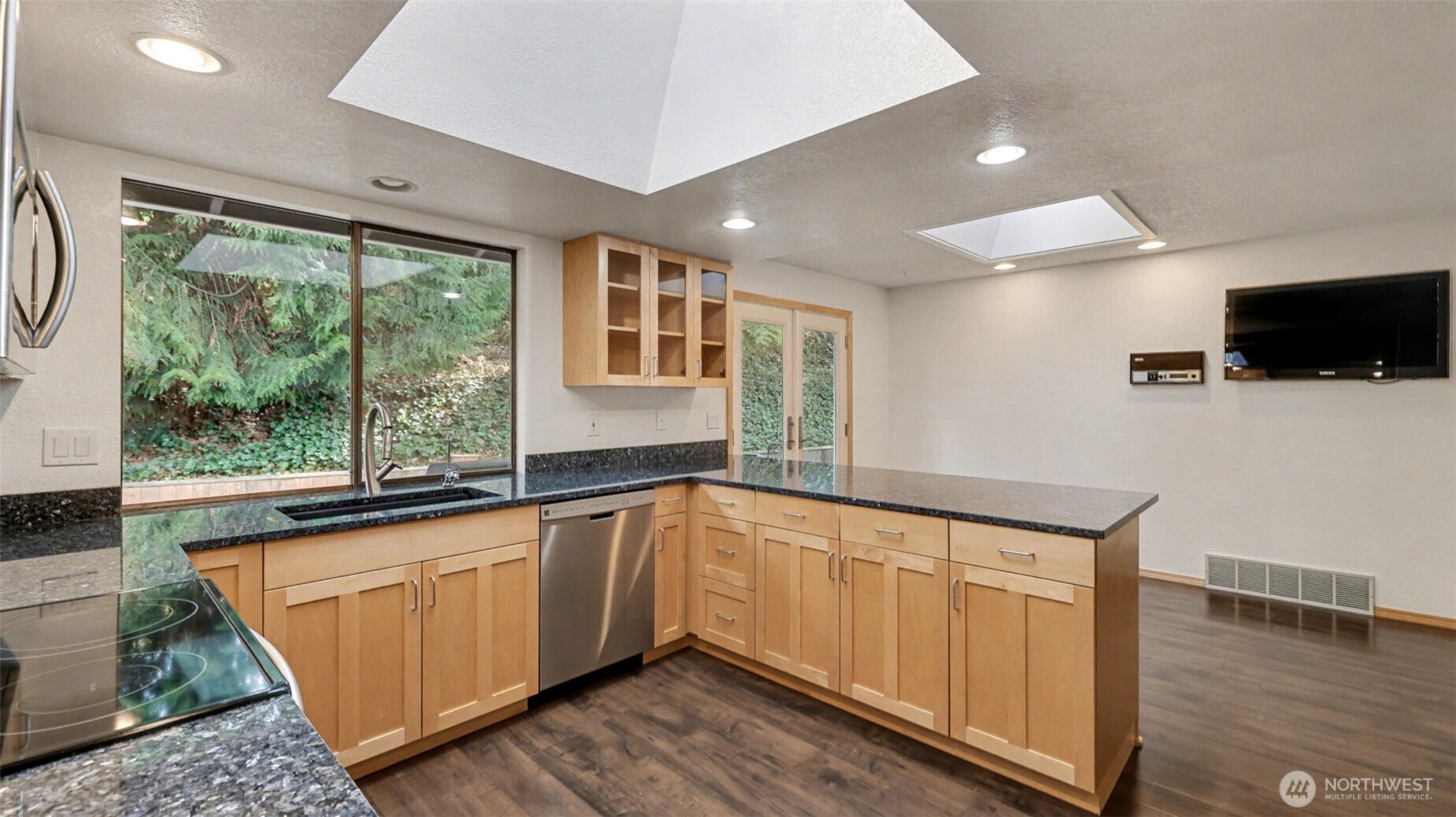 9628 123rd Avenue Southeast Renton, WA 98056 - Photo 13 of 39