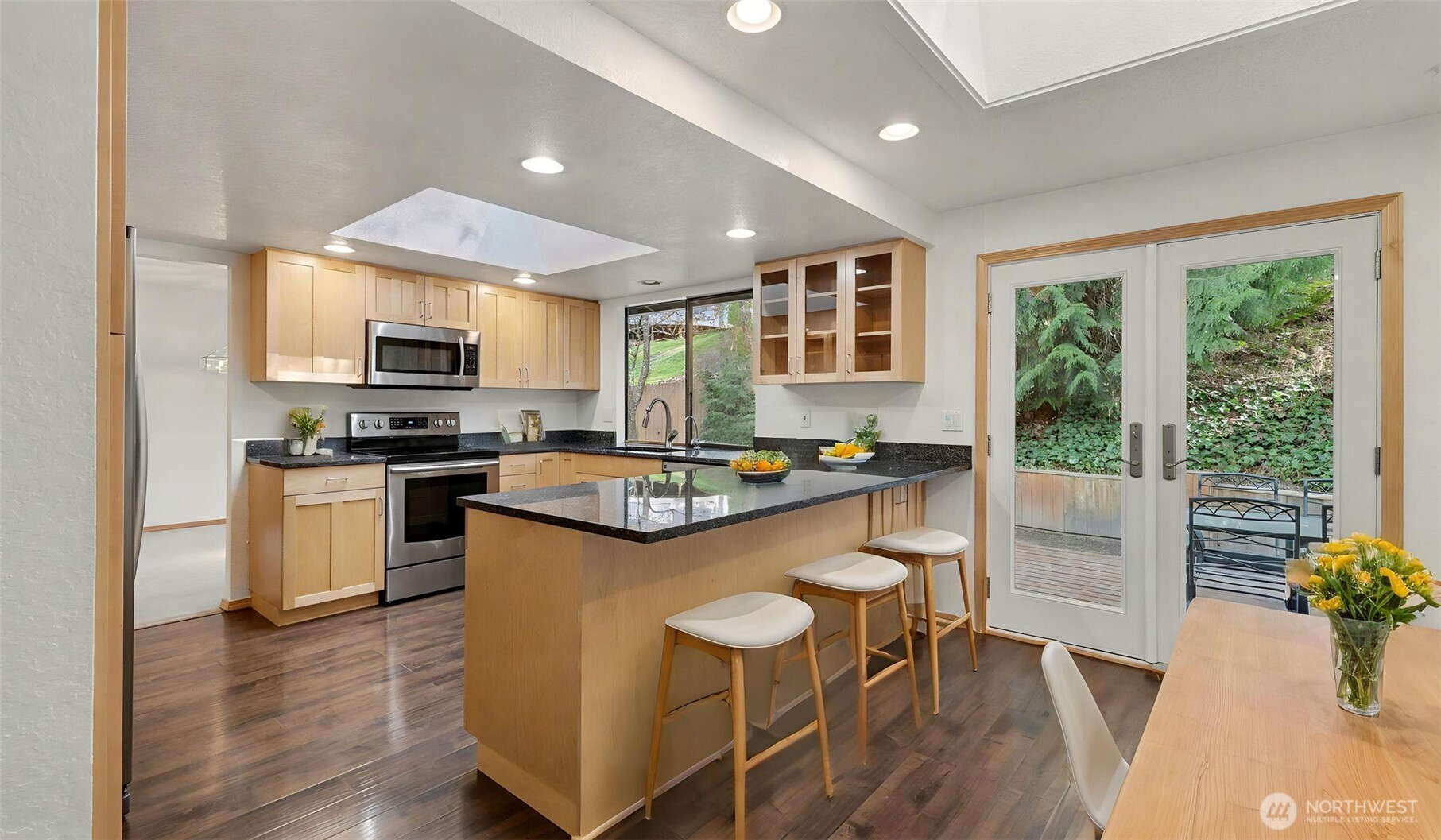 9628 123rd Avenue Southeast Renton, WA 98056 - Photo 4 of 39