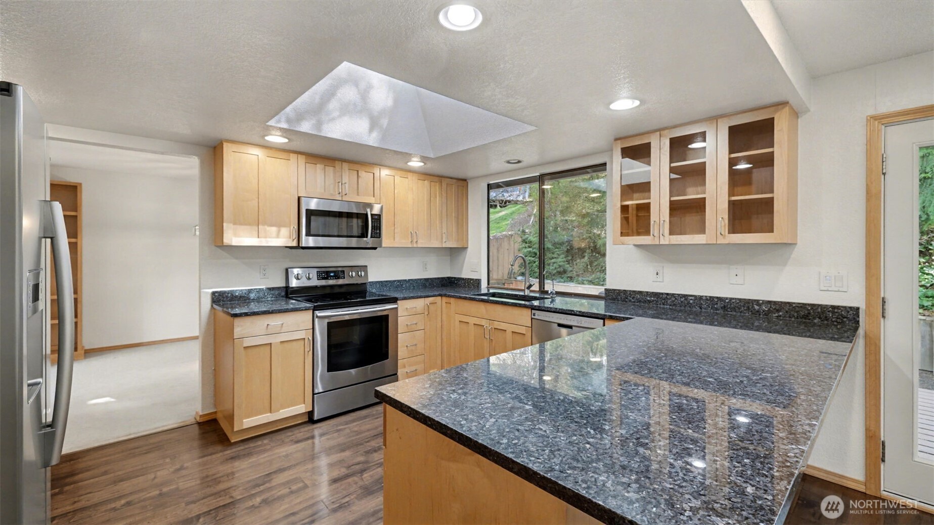 9628 123rd Avenue Southeast Renton, WA 98056 - Photo 5 of 39