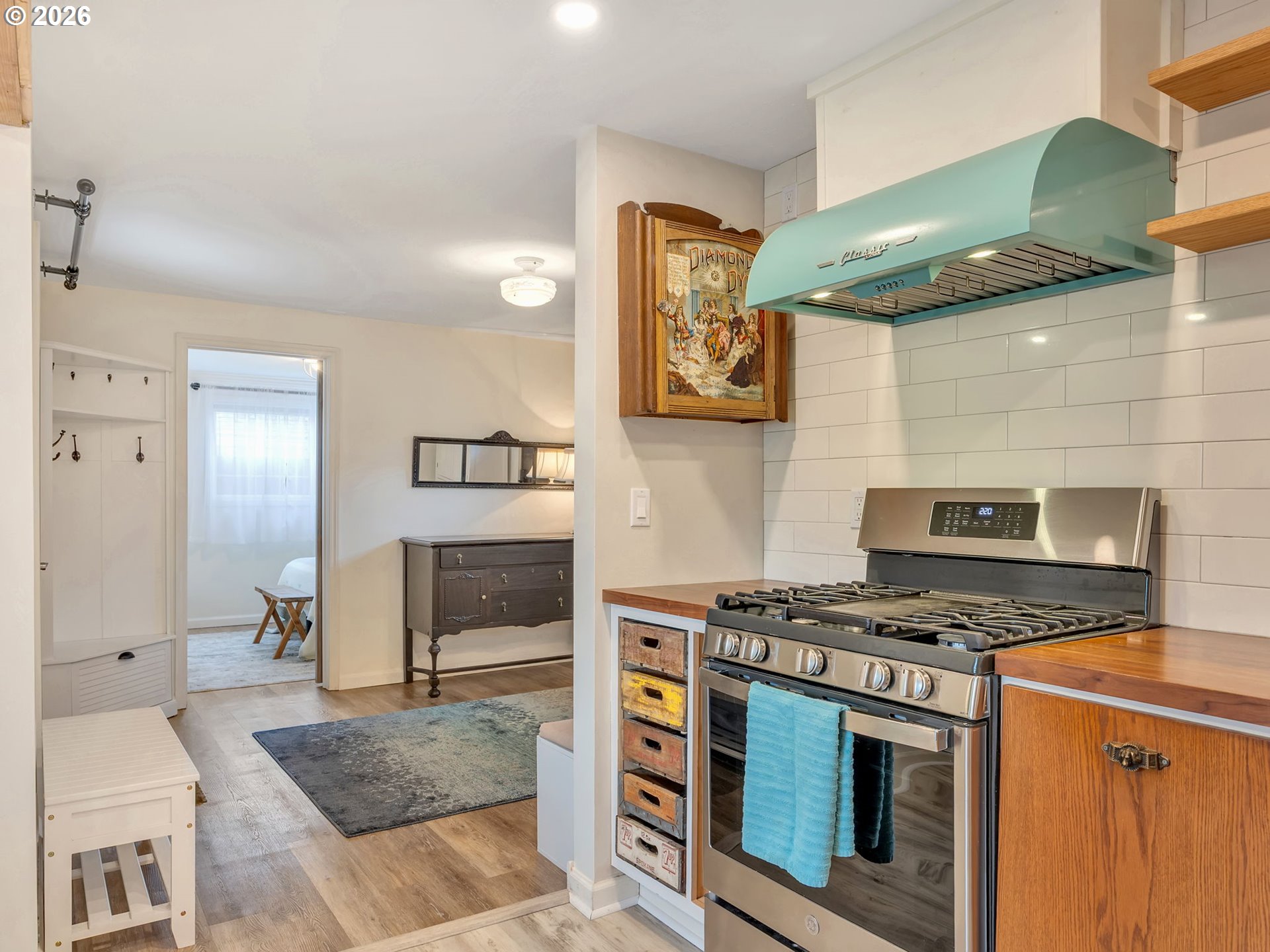 1761 South Edgewood Street Seaside, OR 97138 - Photo 9 of 48 a kitchen with granite countertop a stove and a refrigerator