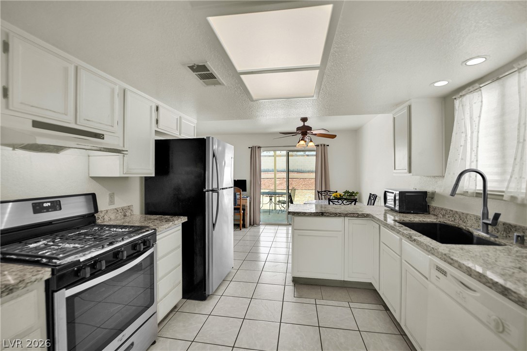 8057 Cimarron Ridge Drive Las Vegas, NV 89128 - Photo 13 of 28