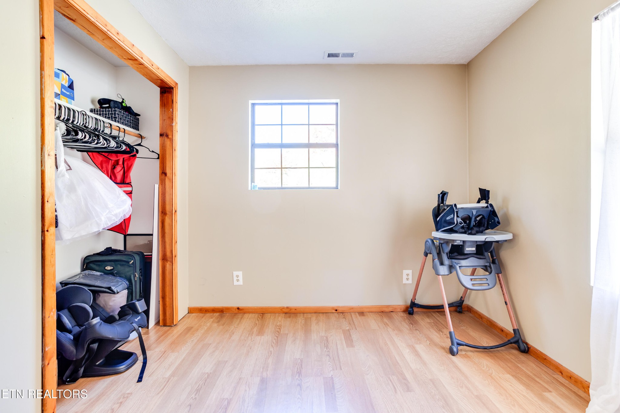 643 Airport Road Oakdale, TN 37829 - Photo 36 of 56 a room with wooden floor and gym equipment