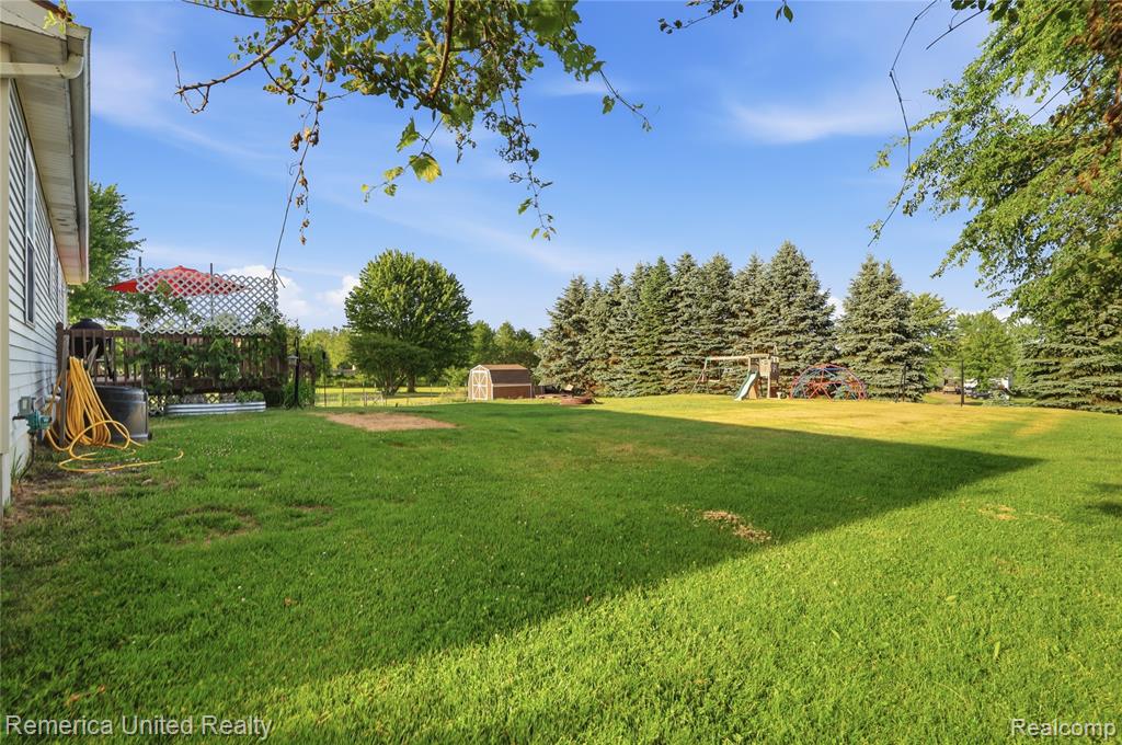 15489 Bird Road Linden, MI 48451 - Photo 25 of 42