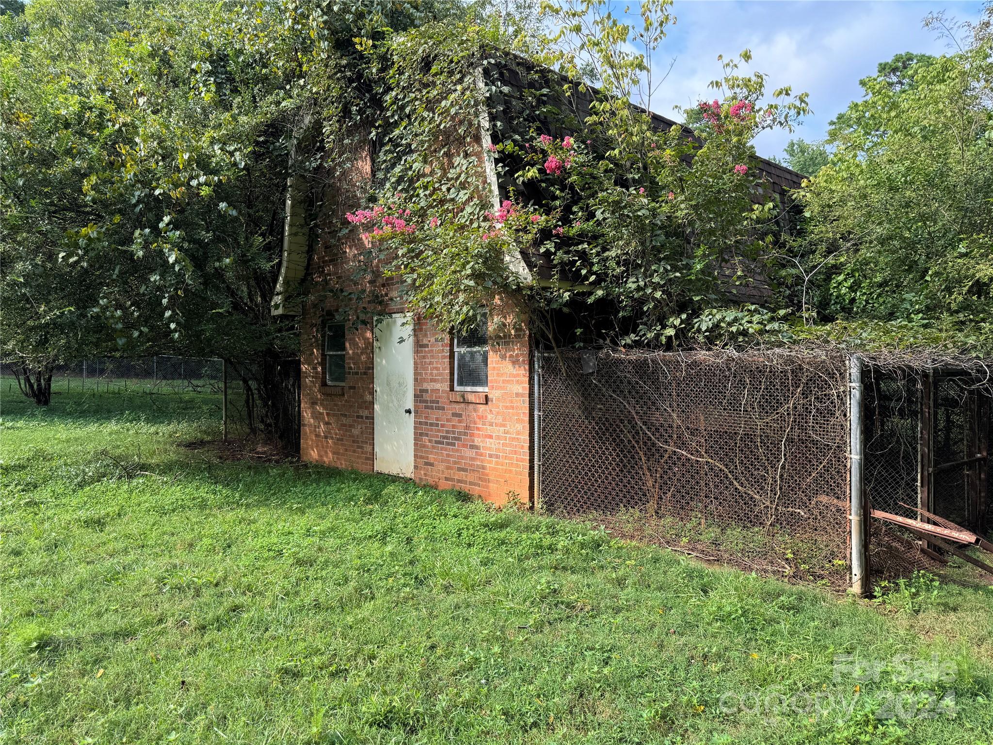 4539 South New Hope Road Belmont, NC 28012 - Photo 21 of 26 a garden with wooden fences