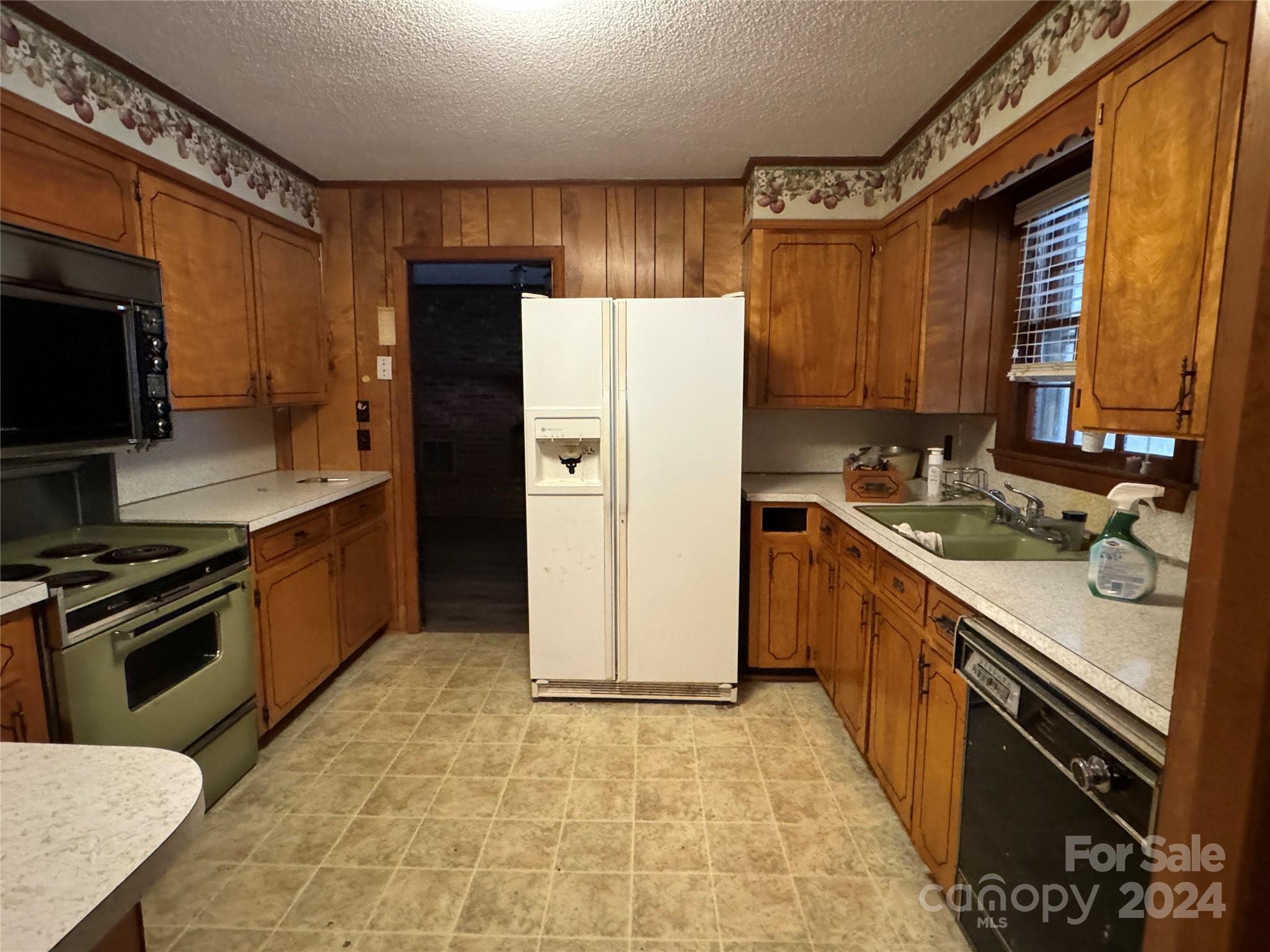 4539 South New Hope Road Belmont, NC 28012 - Photo 24 of 26 a kitchen with a refrigerator stove and sink