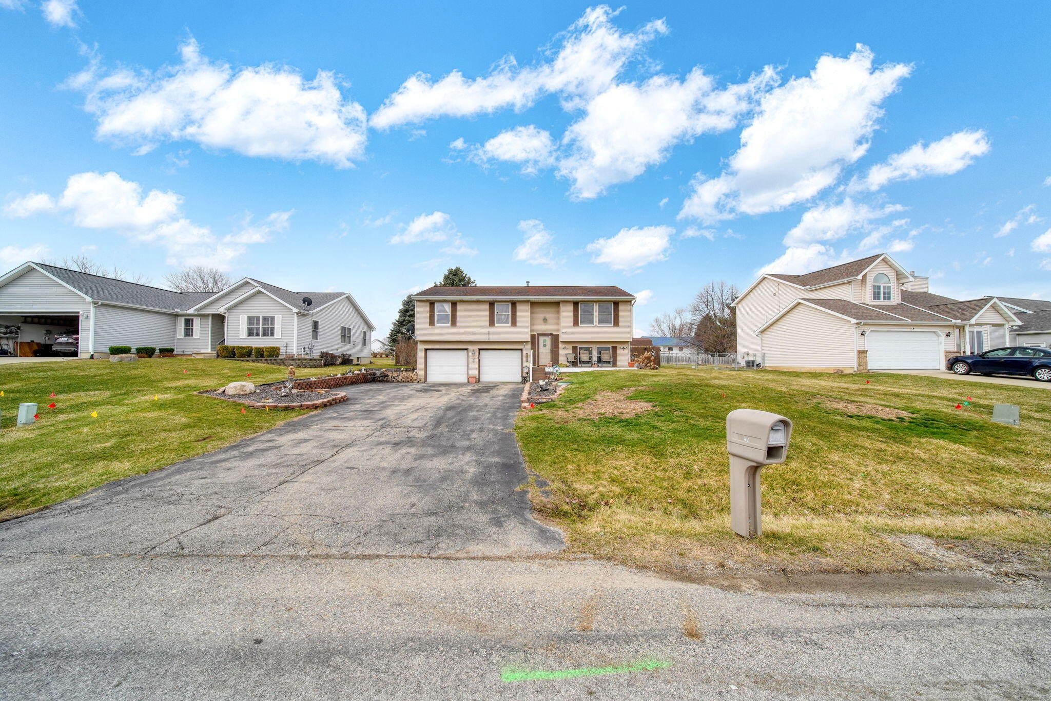 7549 Wadding Drive Onsted, MI 49265 - Photo 4 of 48 1-web-or-mls-DSC06631_HDR