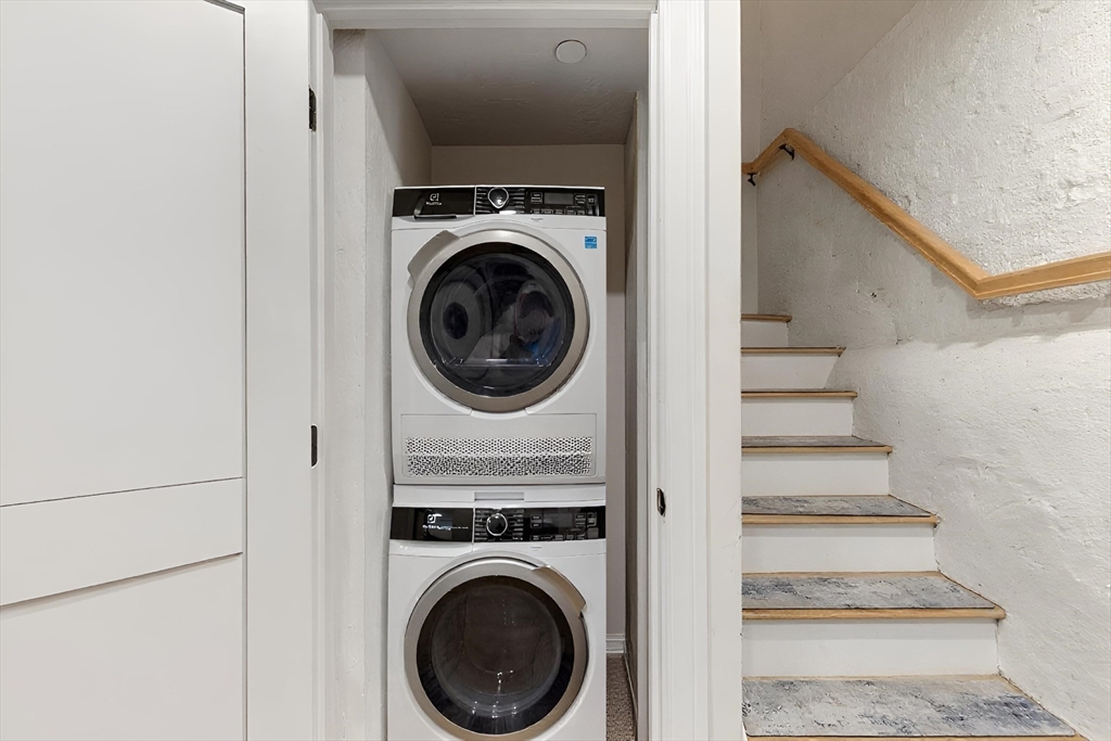 19 Bartlett Place, Unit 1 Boston, MA 02113 - Photo 5 of 6