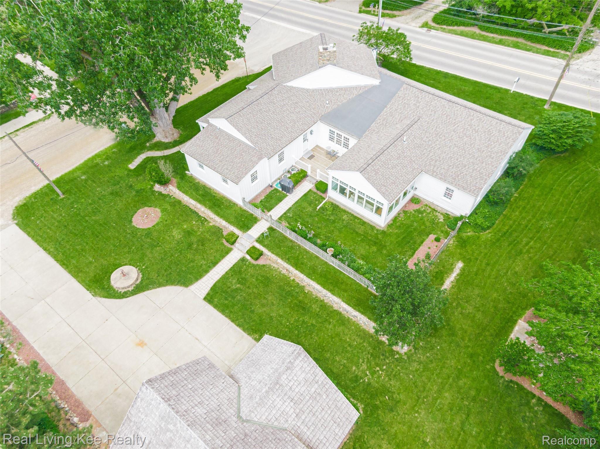 960 East Tienken Road Rochester, MI 48306 - Photo 42 of 56 Exteriors (12 of 15).jpg