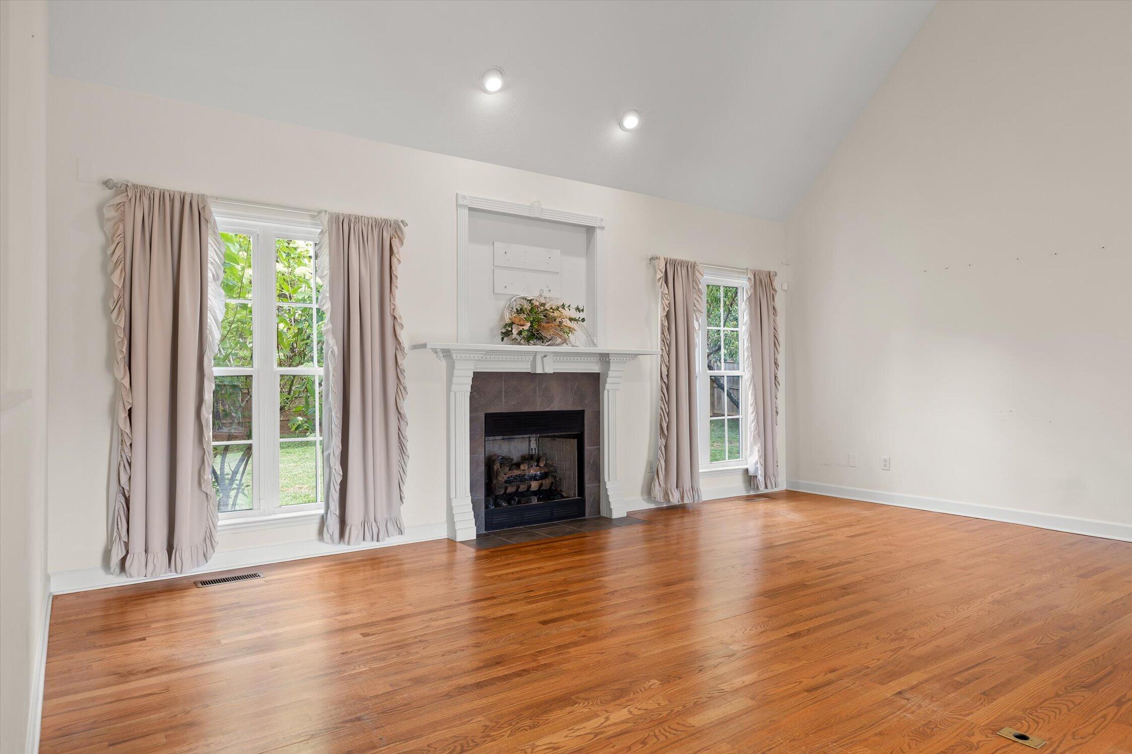 9859 Fieldcrest Drive Apison, TN 37302 - Photo 17 of 47 Living Room