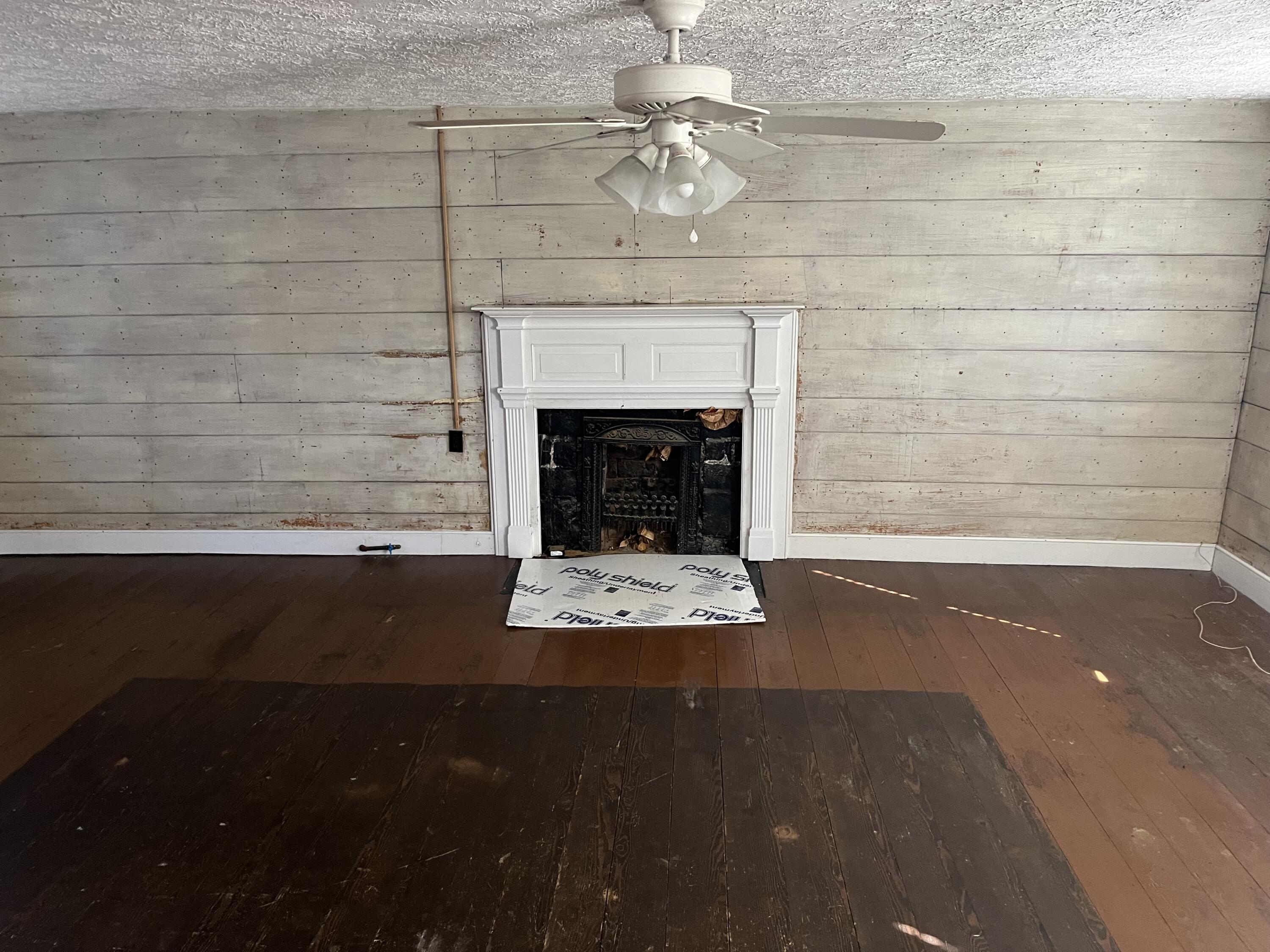 2725 Old Stage Road Afton, TN 37616 - Photo 22 of 54 2 nd floor BR FP