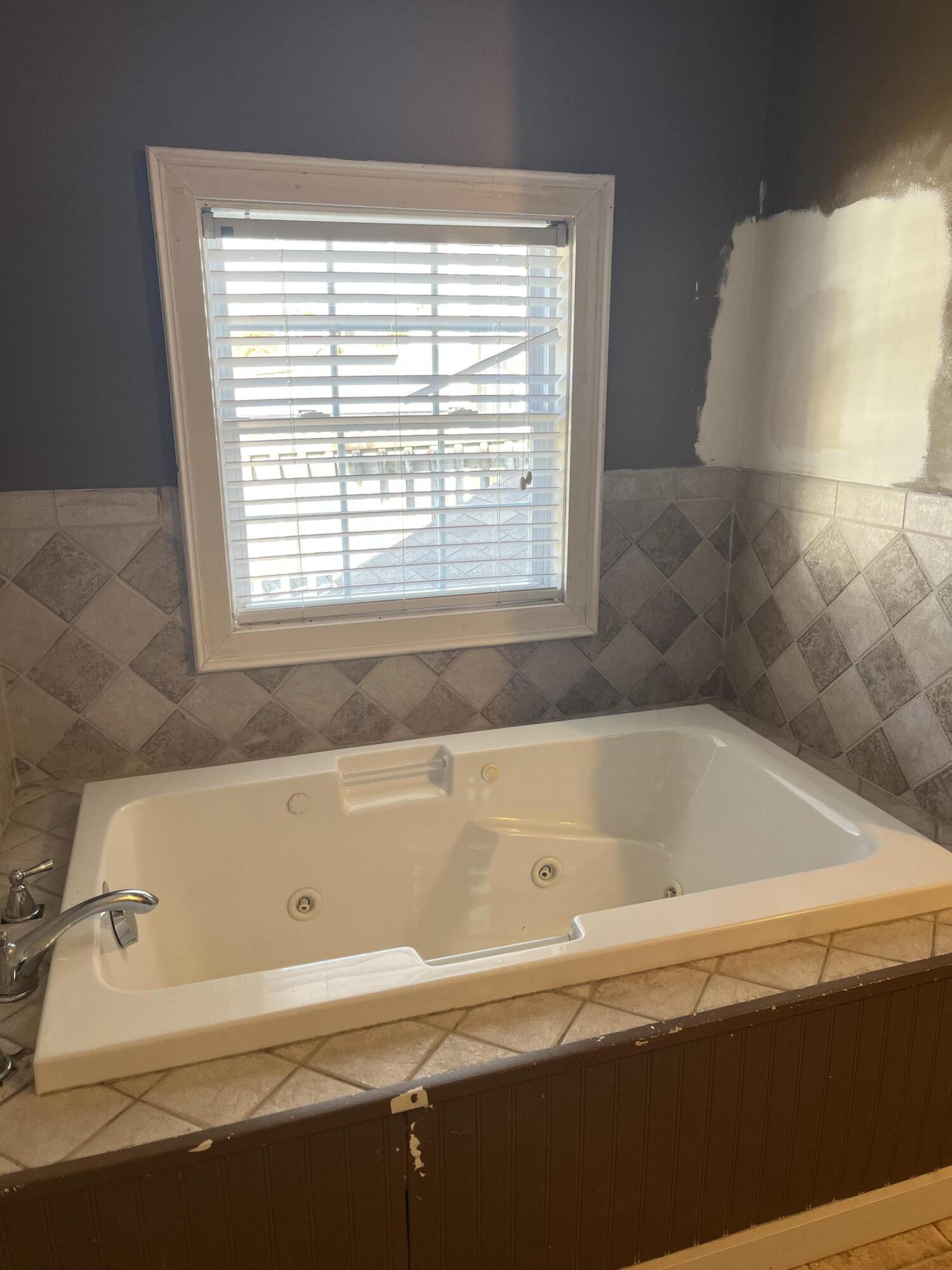 2725 Old Stage Road Afton, TN 37616 - Photo 37 of 54 Master bathroom