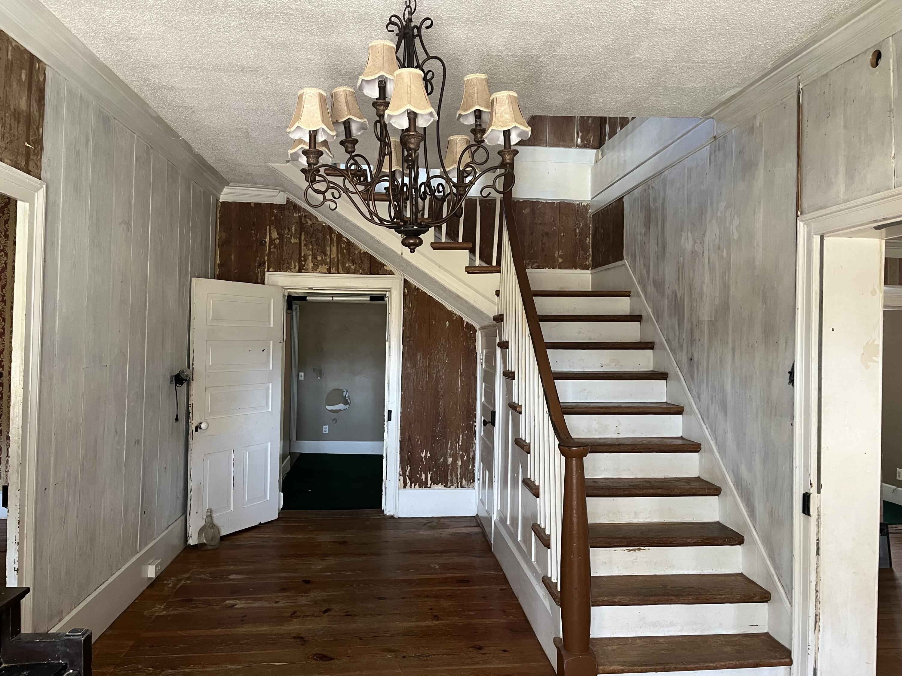 2725 Old Stage Road Afton, TN 37616 - Photo 10 of 54 Foyer