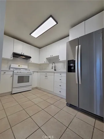 $2,200 | 6956 Wystone Avenue, Unit B, Reseda, CA 91335