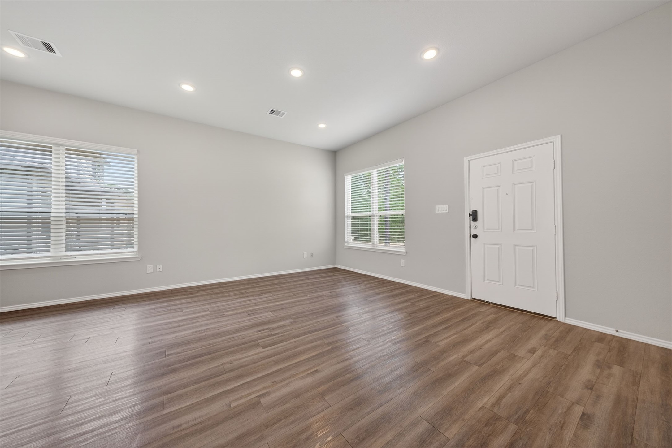 708 Crystal River Conroe, TX 77316 - Photo 5 of 39