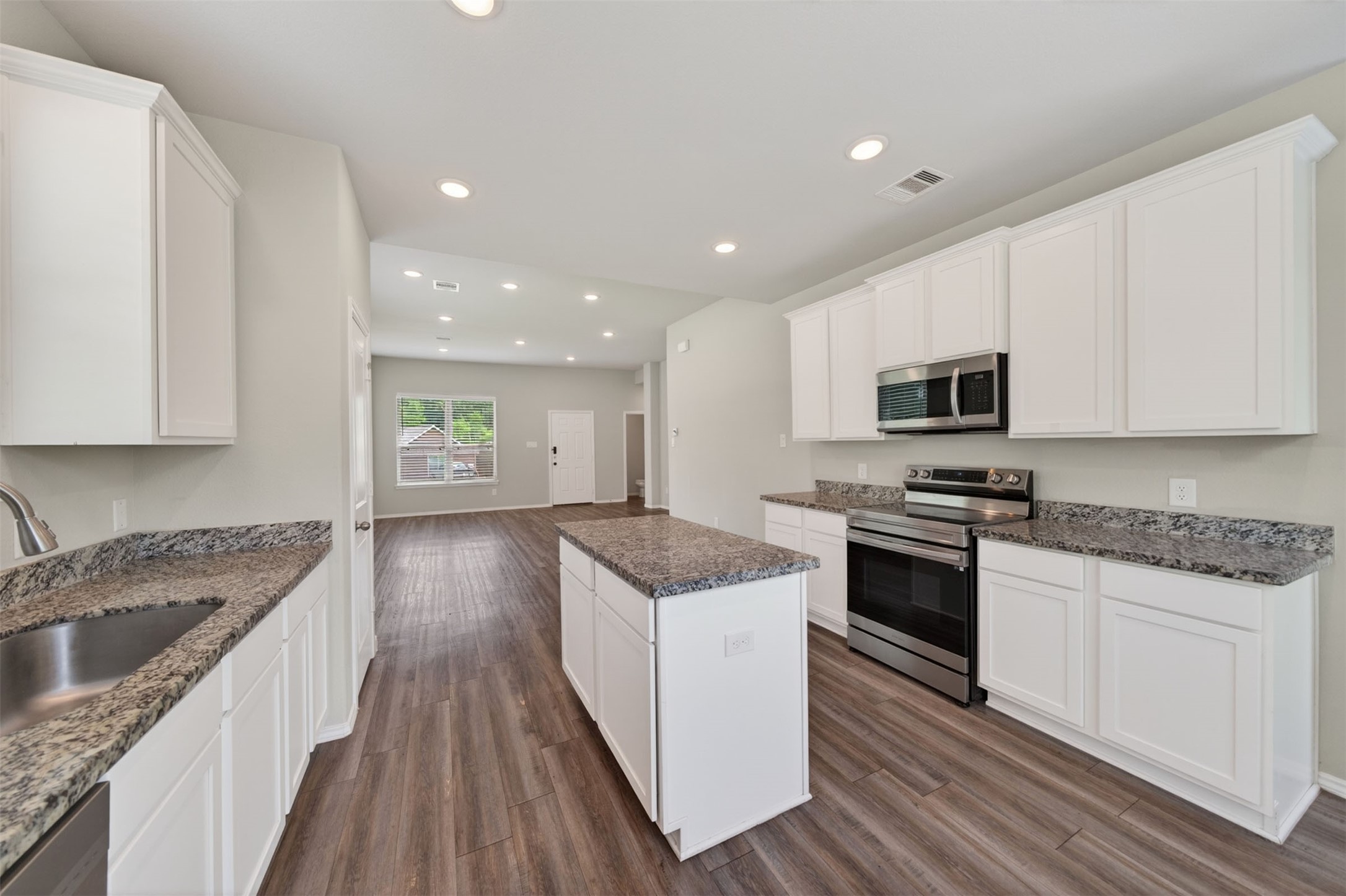 708 Crystal River Conroe, TX 77316 - Photo 10 of 39